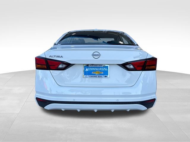 Used 2025 White Nissan SV FWD image 4