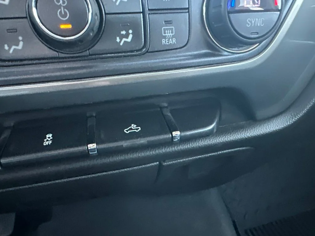 Used 2019 White Chevrolet LT image 21