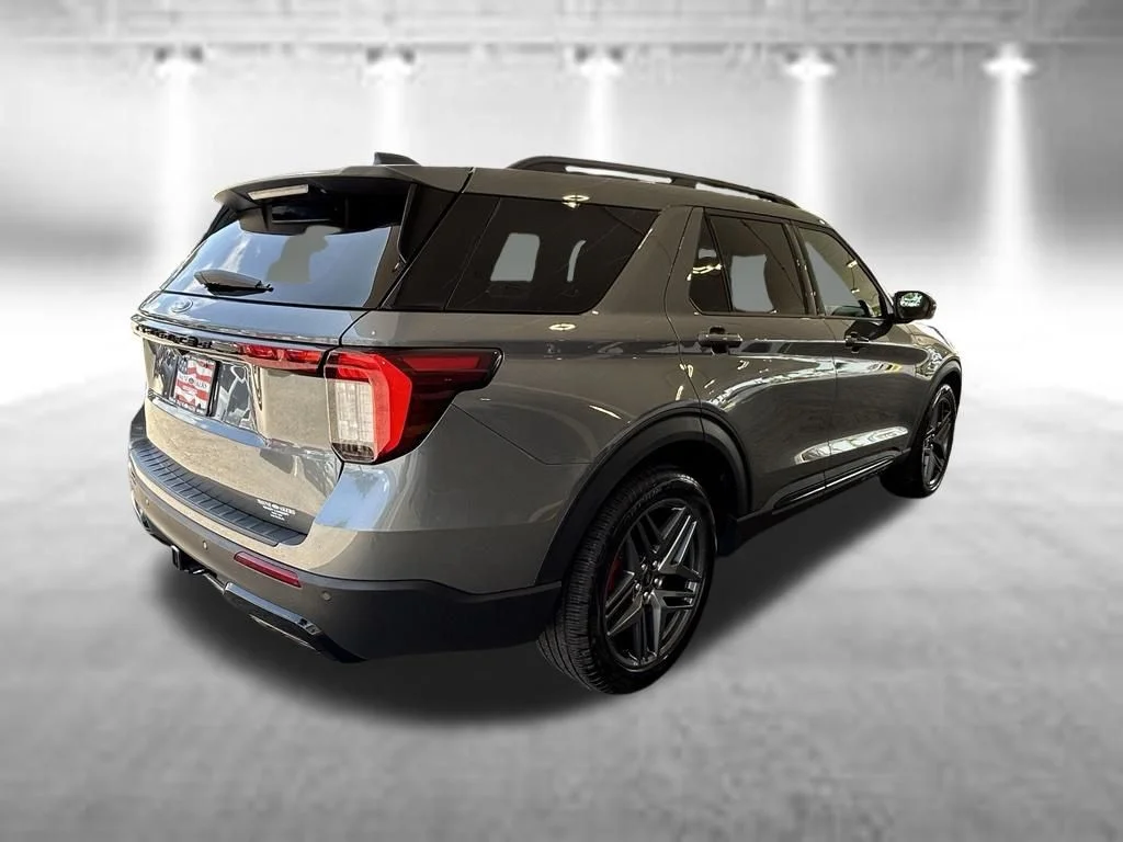 Certified Used 2026 Gray Metallic Ford ST-Line image 4