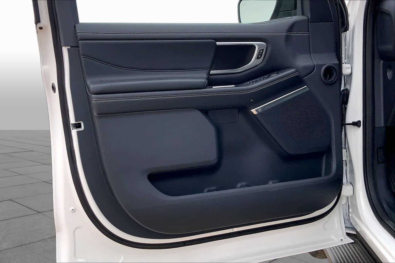 New 2026 Star White Metallic Tri-Coat Ford Platinum® image 10