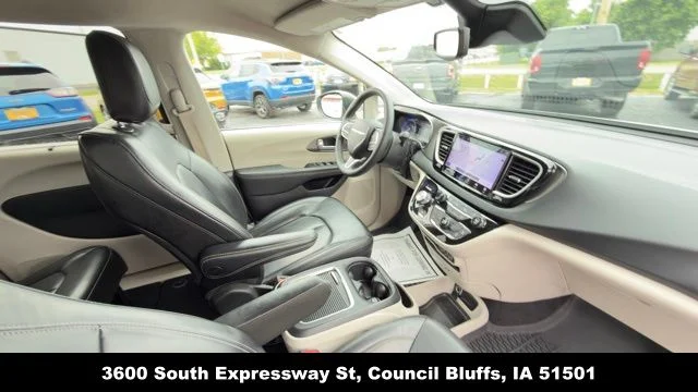 Used 2023 White Chrysler Touring L image 35