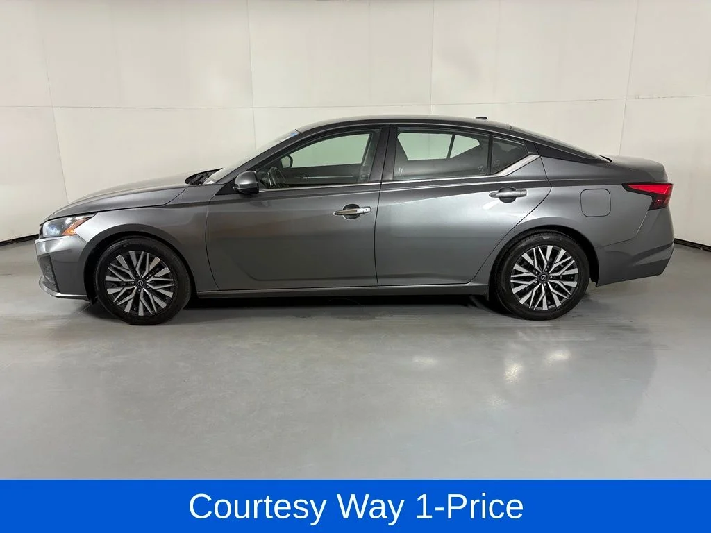 Used 2023 Gray Nissan 2.5 SV image 6