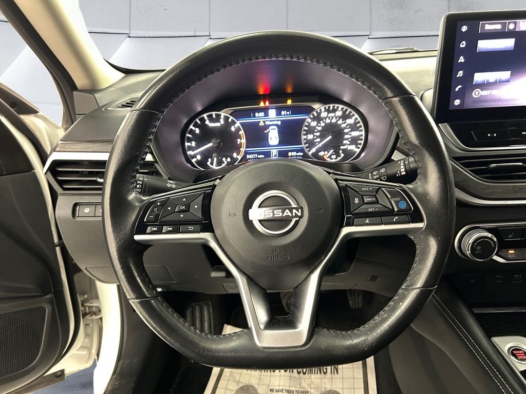 Used 2024 White Nissan 2.5 SV image 9