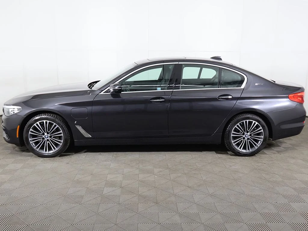 Used 2018 Dark Graphite BMW 530e xDrive iPerformance image 19
