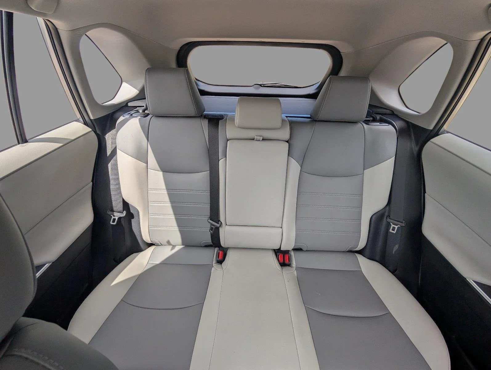 Used 2024 Silver Sky Metallic Toyota XLE Premium image 30