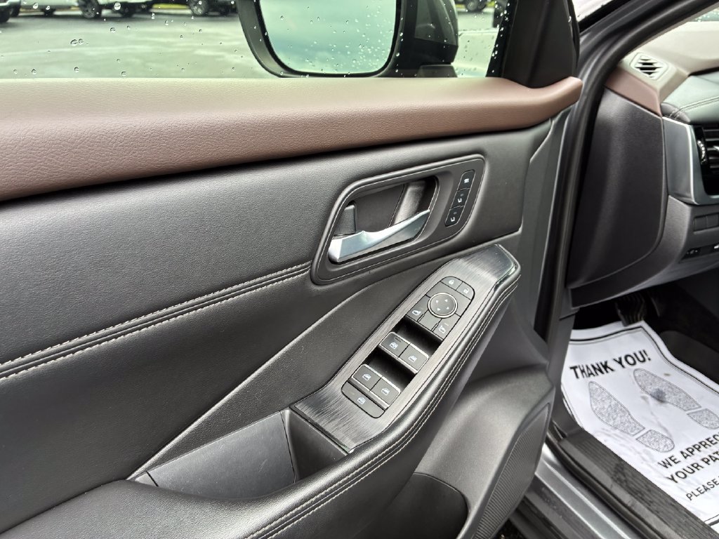 Used 2022 Gray Nissan SL image 10