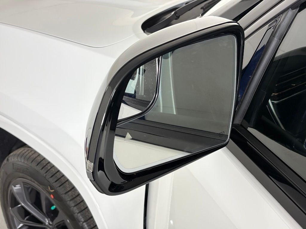 New 2026 Bright White Clear-Coat Exterior Paint Jeep Summit Reserve image 13