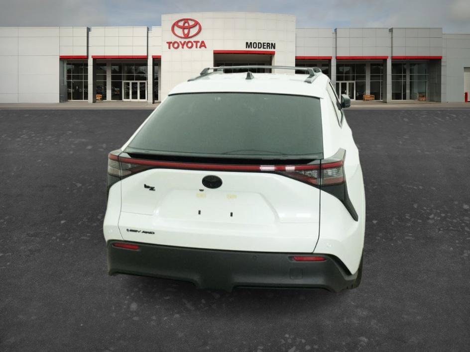 New 2026 WINDCHILL PEARL Toyota XLE image 5