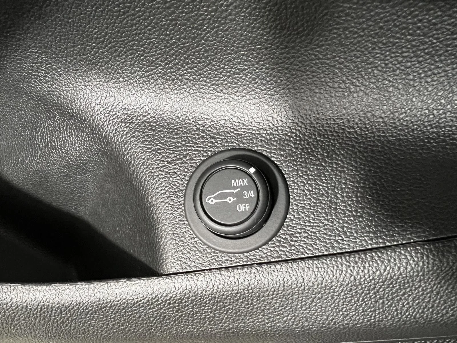 Used 2020 Ebony Twilight Metallic Buick Essence image 14