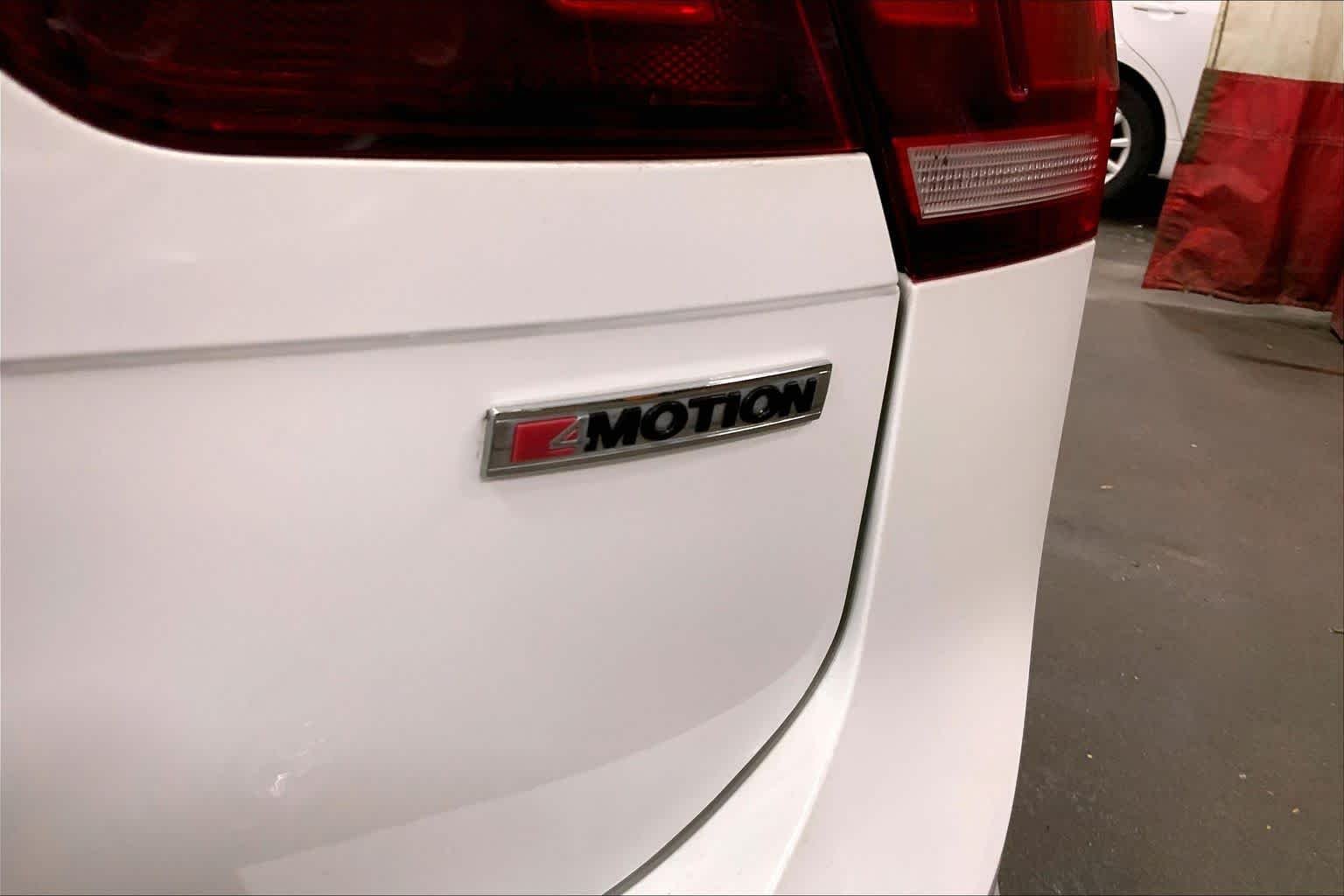 Used 2021  Volkswagen SE image 10