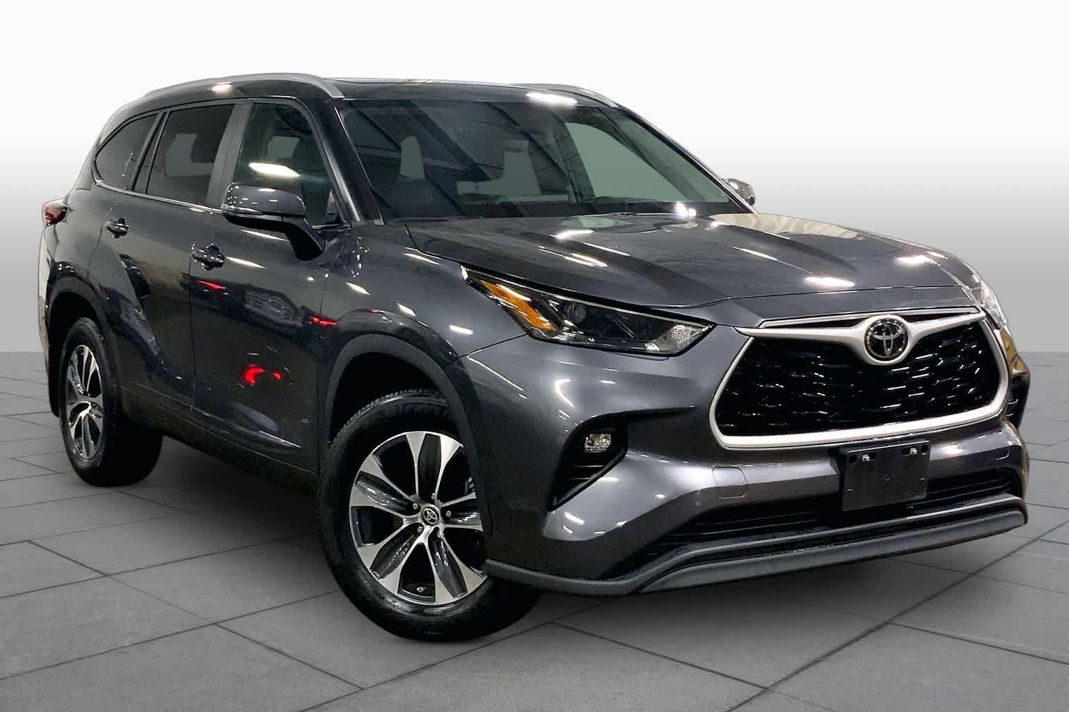 Used 2023 Magnetic Gray Metallic Toyota XLE image 3