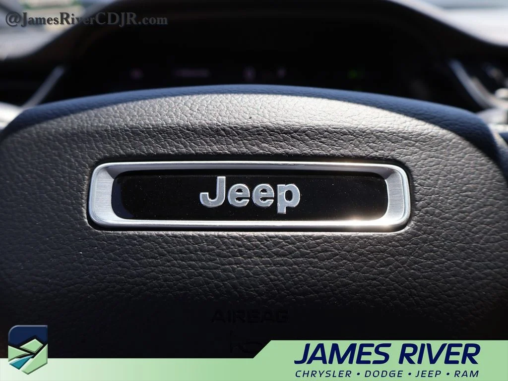 Used 2022 White Jeep 4xe image 28