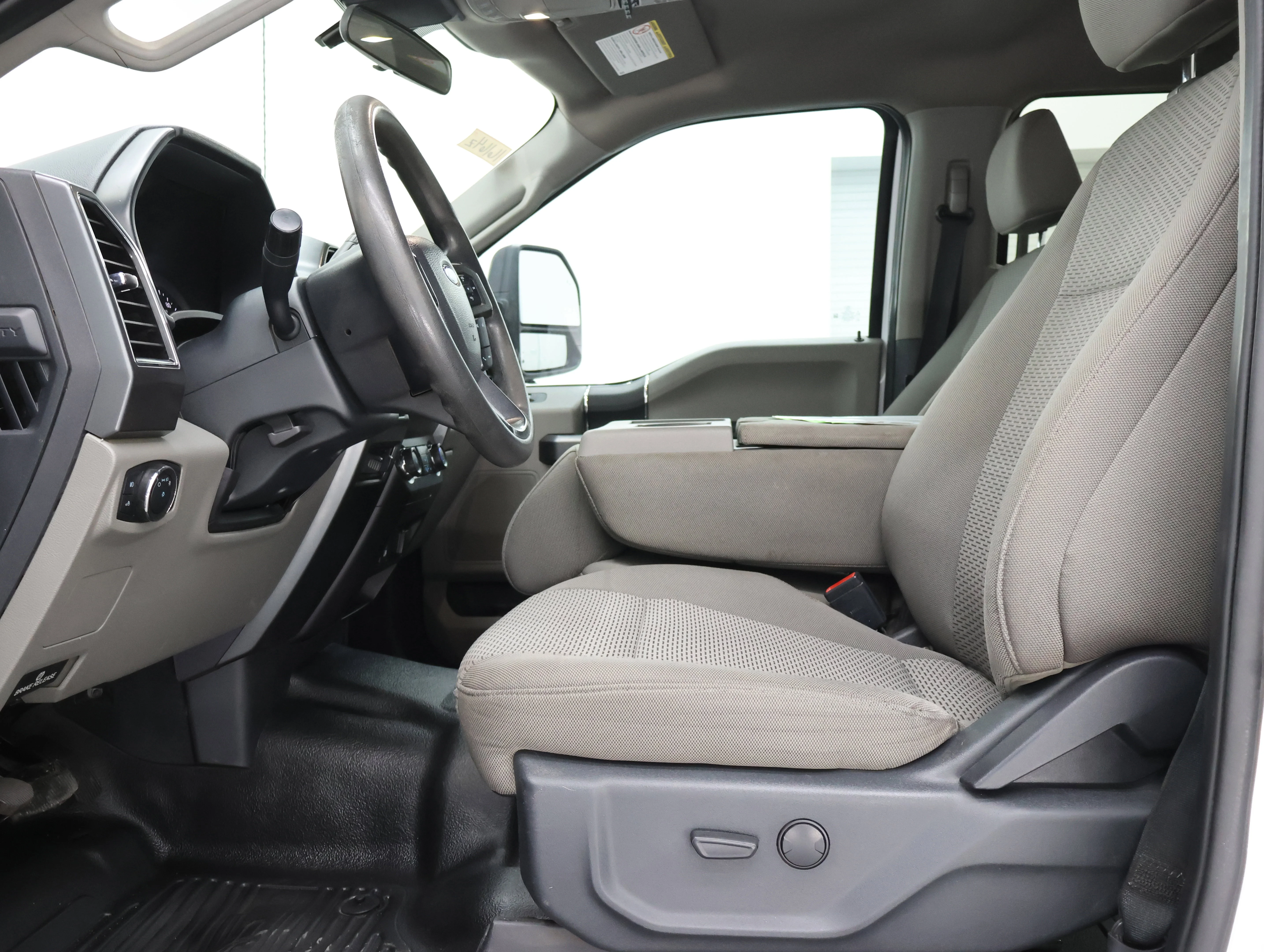 Used 2022 Oxford White Ford XLT image 8