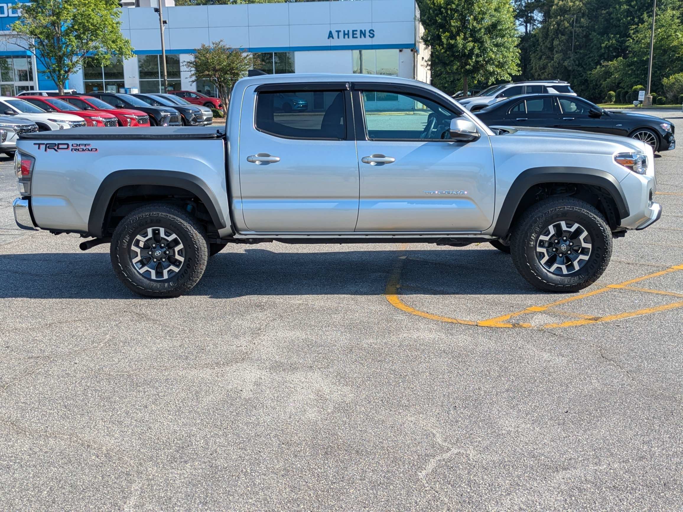 Used 2023 White Toyota  image 3