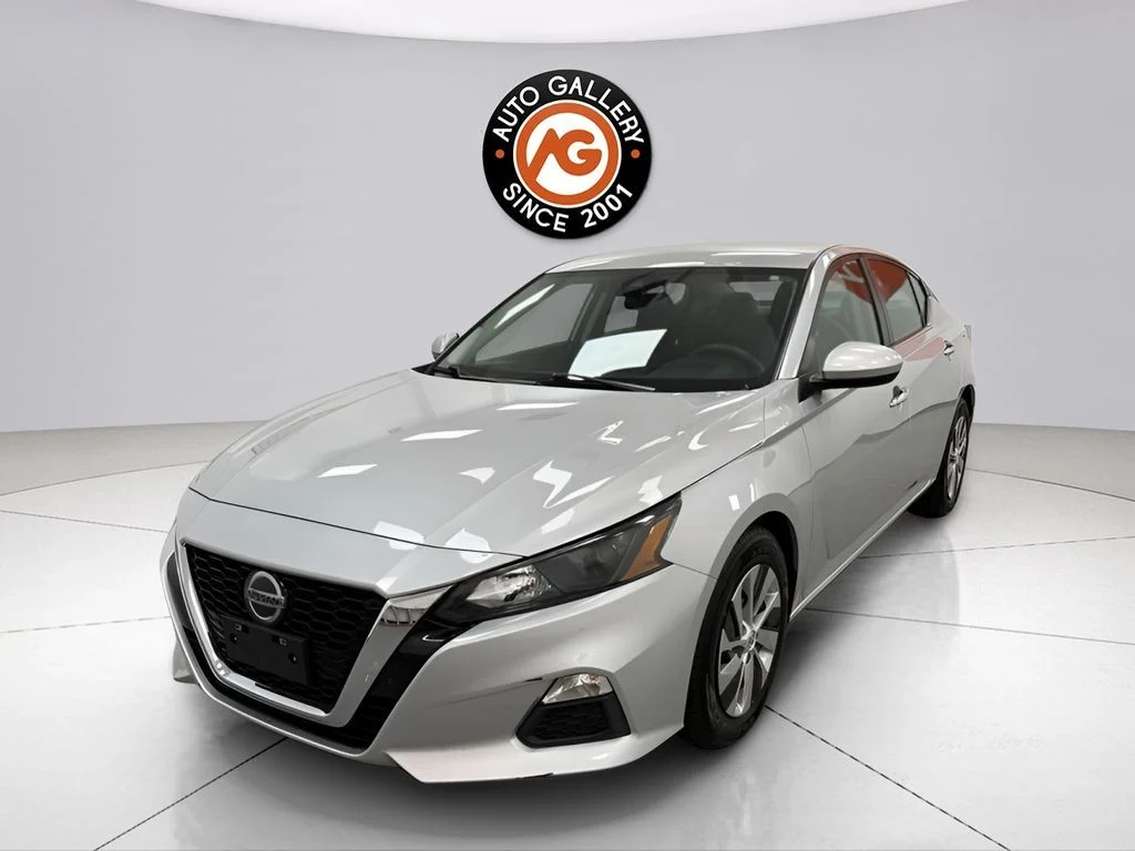 Used 2022 Silver Nissan 2.5 S image 8