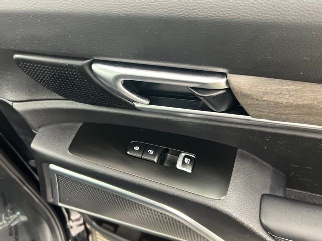 Used 2022 Black Kia SX image 27