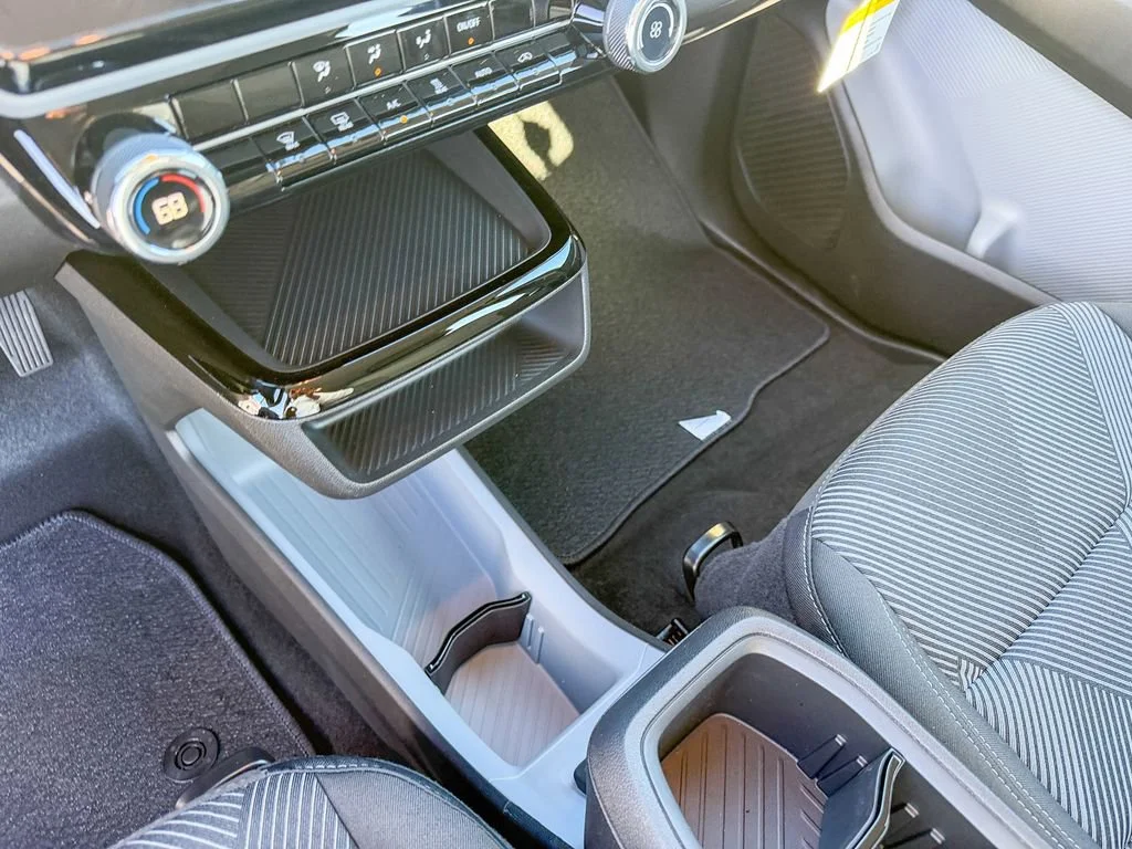 New 2027 Sterling Grey Metallic Chevrolet LT image 18
