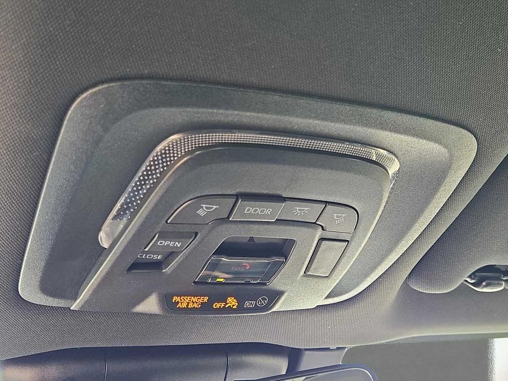 Certified Used 2024  Toyota Platinum image 29