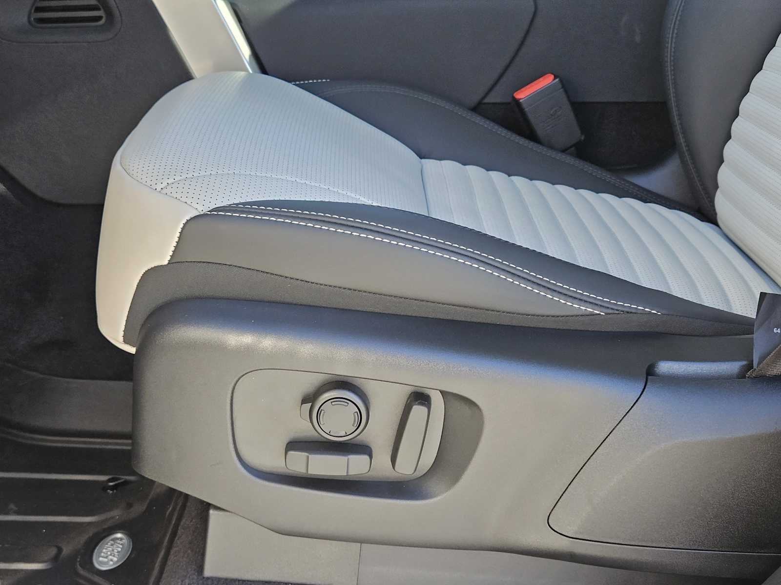 2026 Land Rover Discovery Gemini Edition - Photo 23