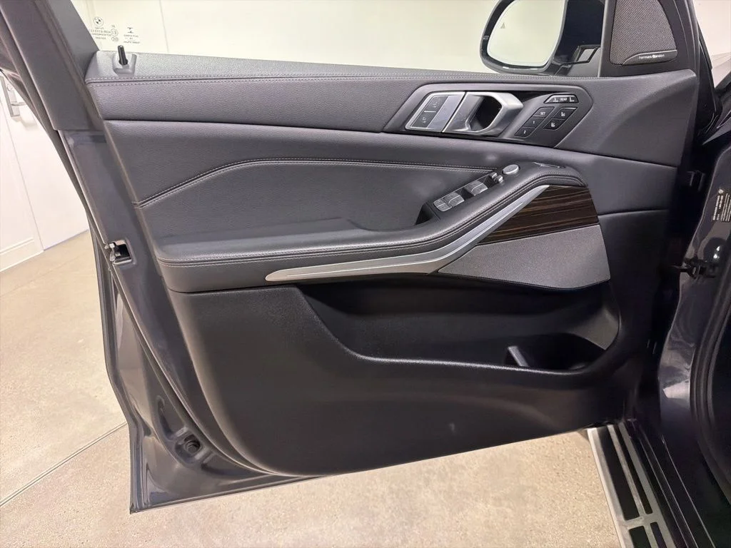 Used 2020 Gray Metallic BMW xDrive40i image 9