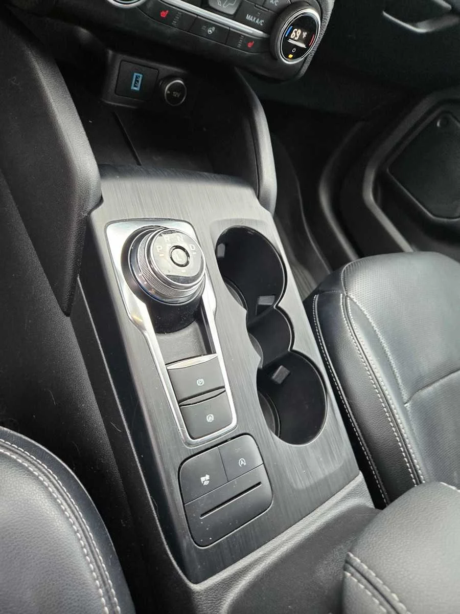 Used 2020  Ford SEL image 18