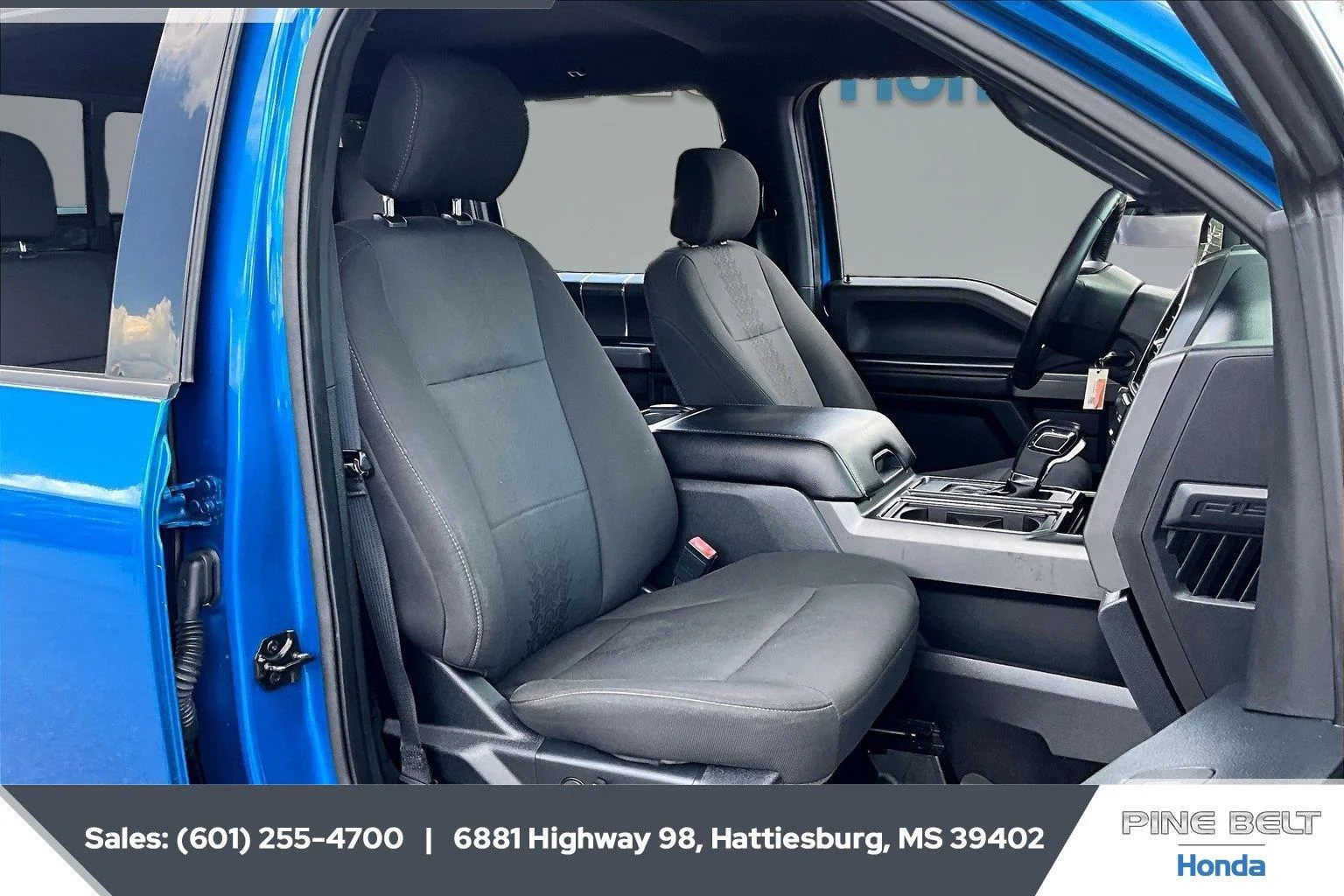 Used 2019 Velocity Blue Ford XLT image 6