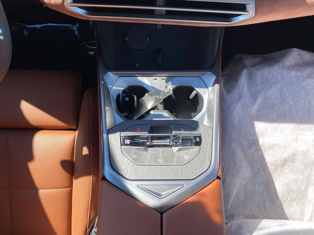 New 2027 Vancouver Green Metallic BMW 40 xDrive image 14