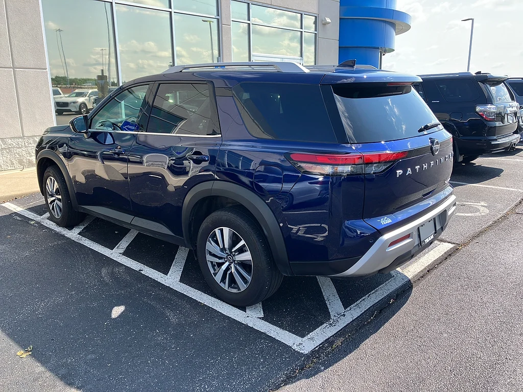 Used 2025 Deep Ocean Blue Pearl Nissan SL image 6