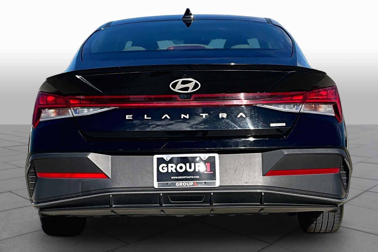 Used 2025 Abyss Black Hyundai SEL Sport image 5