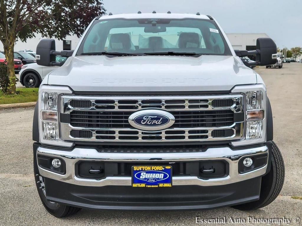 New 2025 Oxford White Ford F-450® XL image 5