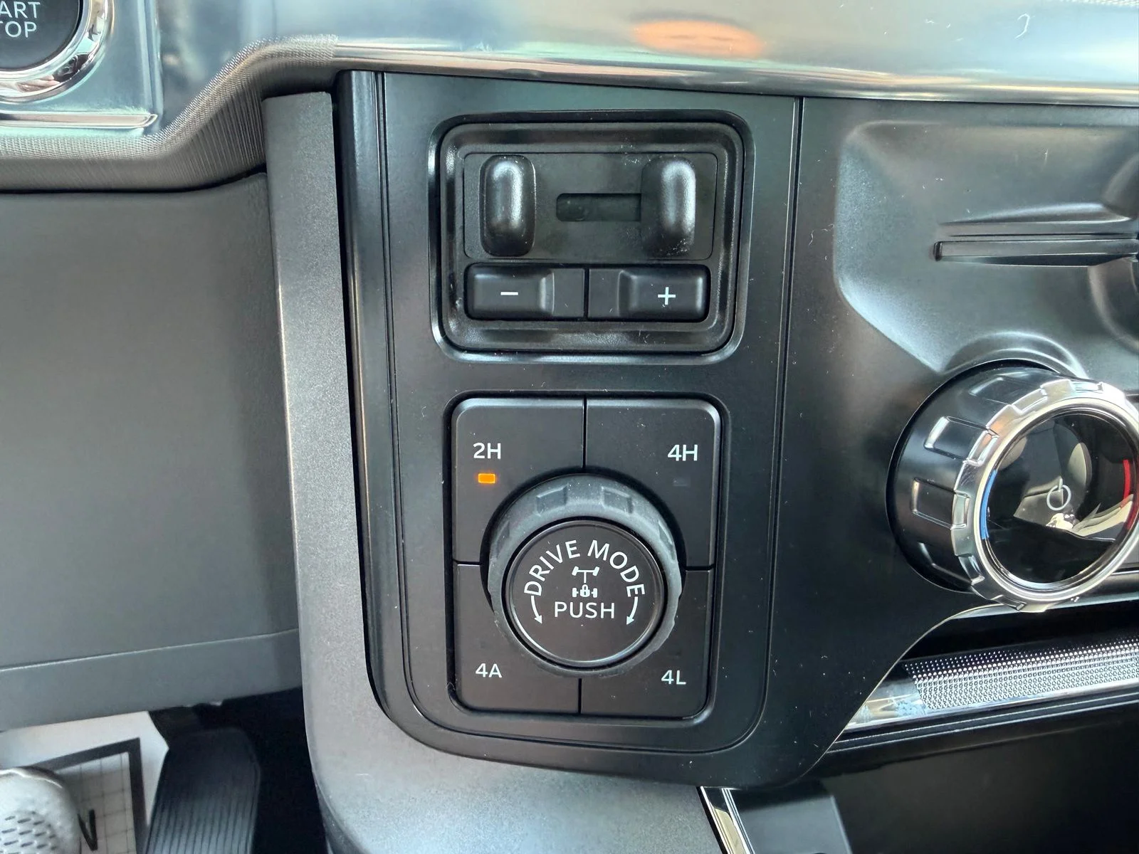 New 2026 Agate Black Metallic Ford Lariat® image 15