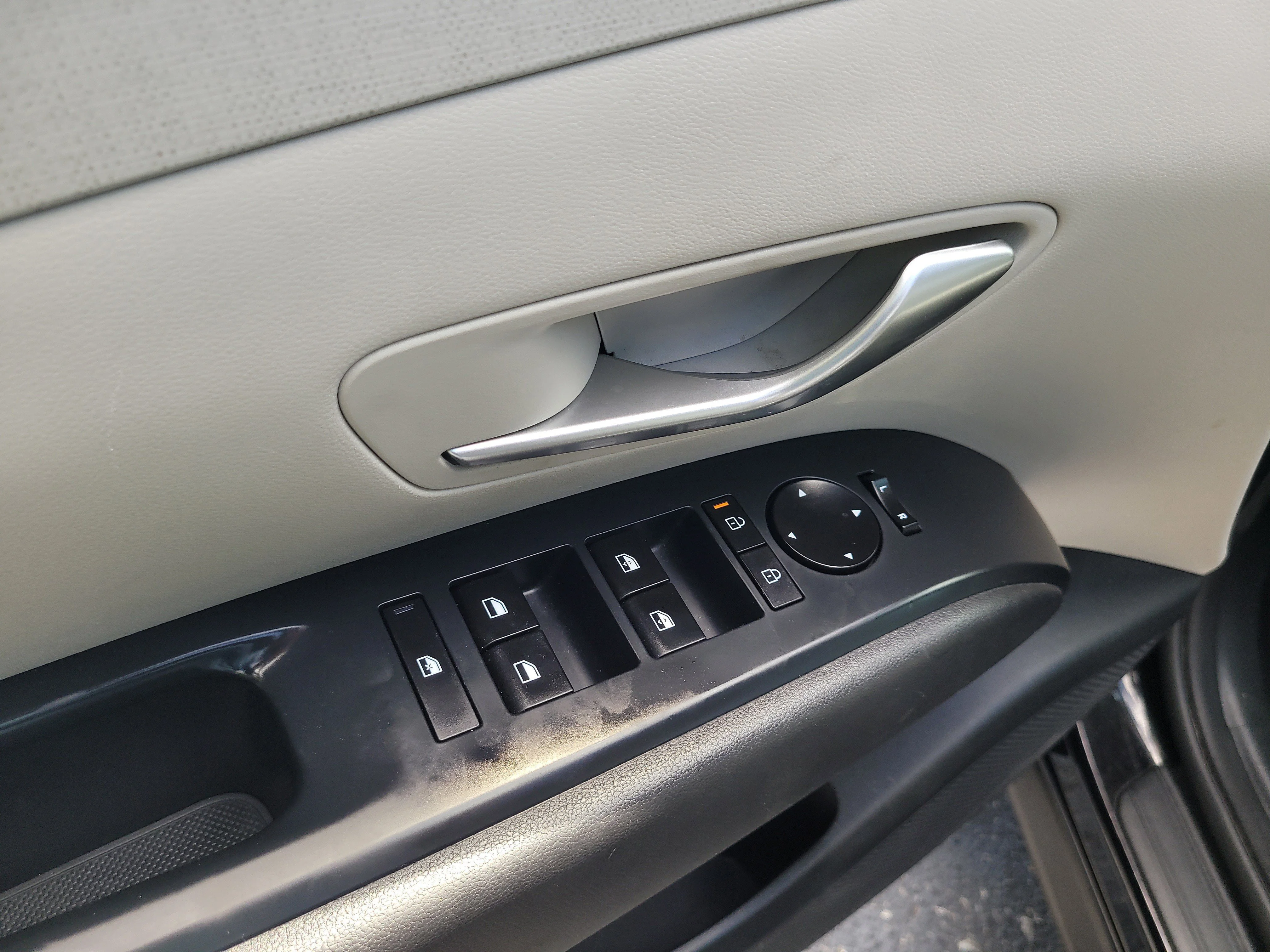 Used 2025 Phantom Black Hyundai SEL Convenience image 18