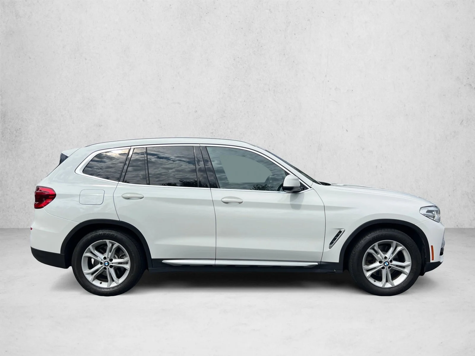 Used 2020 Alpine White BMW xDrive30i image 4