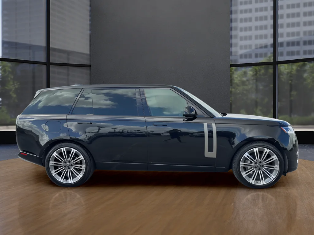 Used 2024 Black Land Rover SE image 4