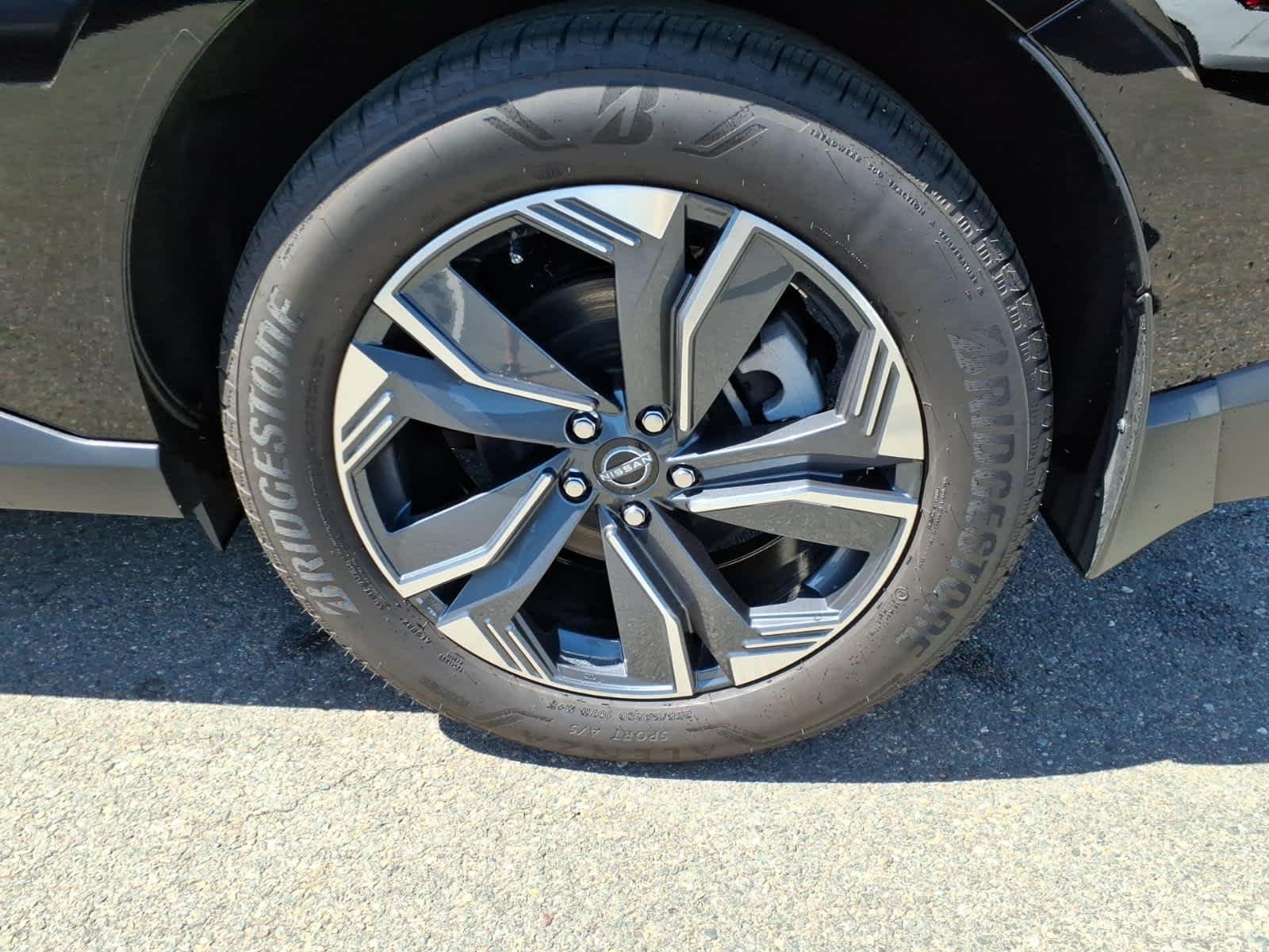 Used 2025 Super Black Nissan SL image 9