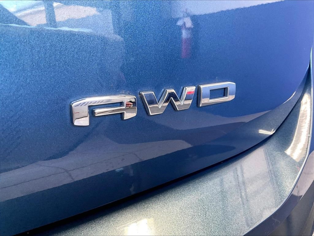 Used 2024 Downpour Metallic GMC SLE image 29