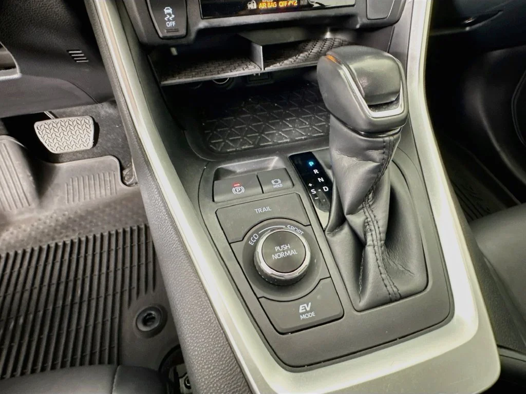 Used 2023 Silver Toyota XLE Premium image 21
