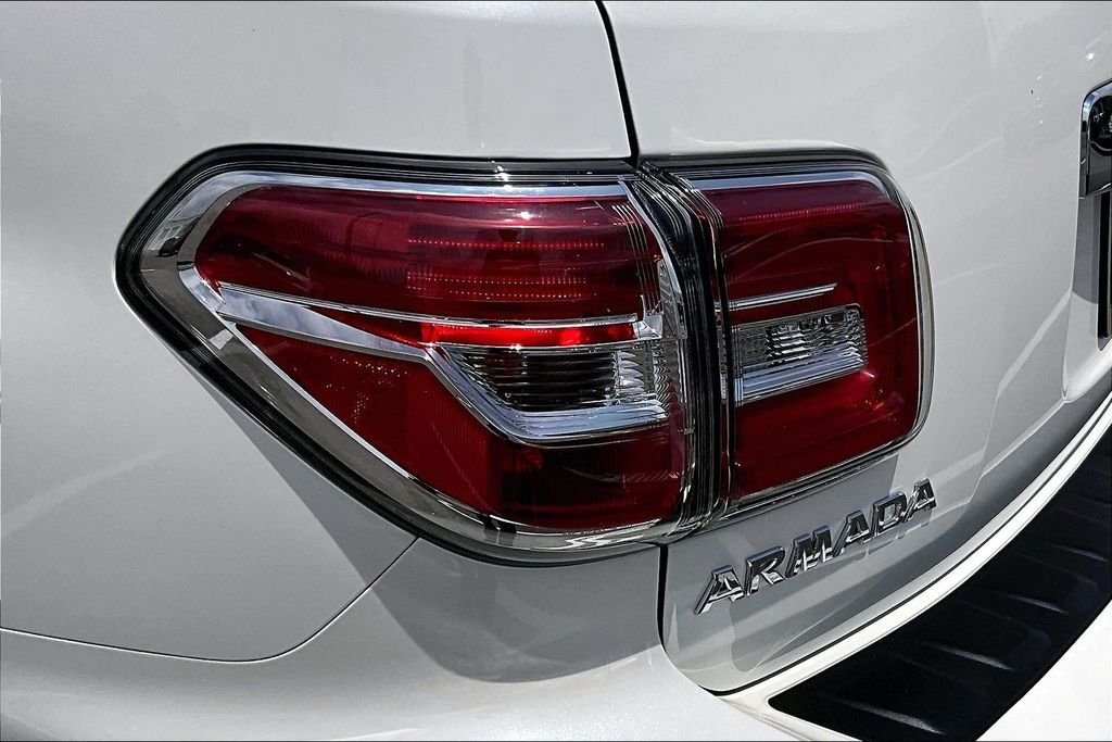 Used 2019 White Nissan Platinum image 19