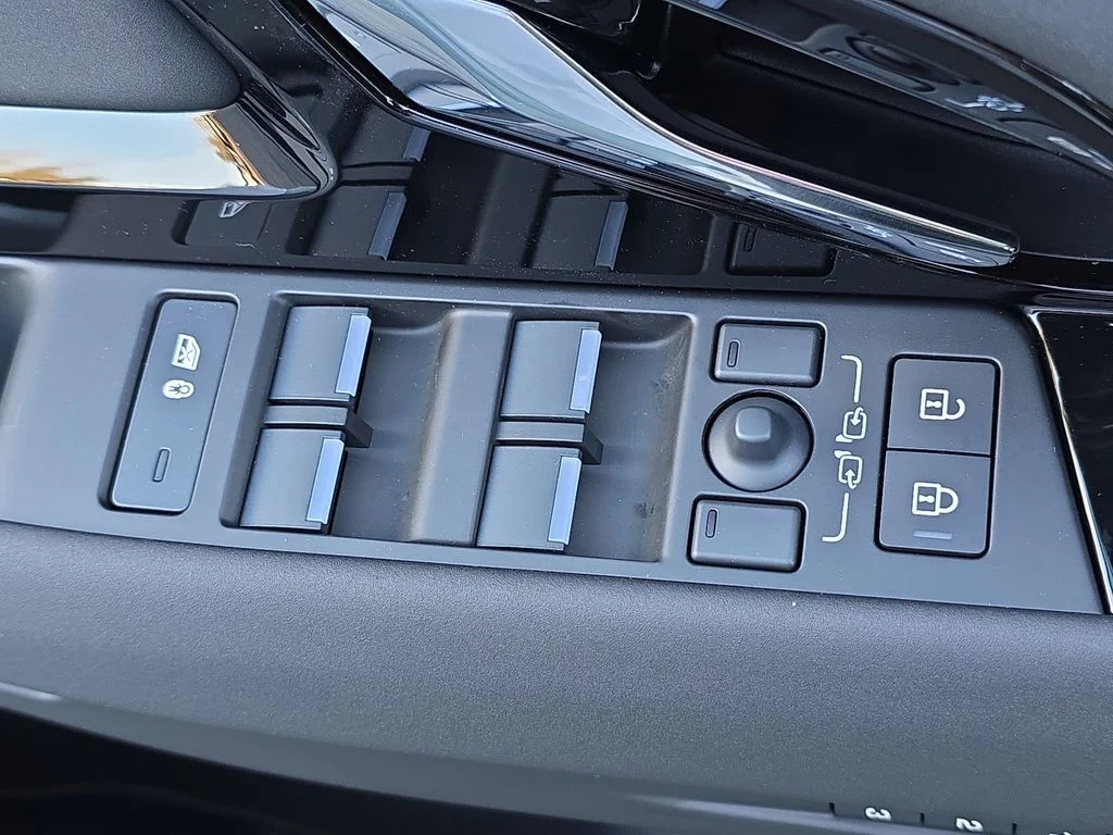 New 2026 Fuji White LAND ROVER Dynamic SE image 29