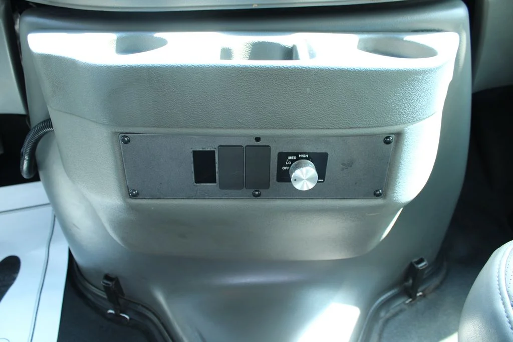 Used 2007 White Ford Commercial image 19