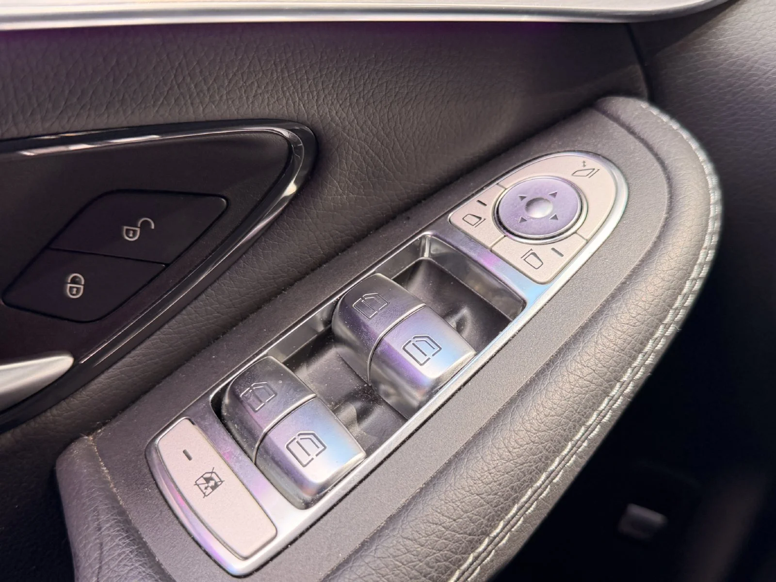 Used 2022 Selenite Gray Metallic Mercedes-Benz GLC 300 image 23