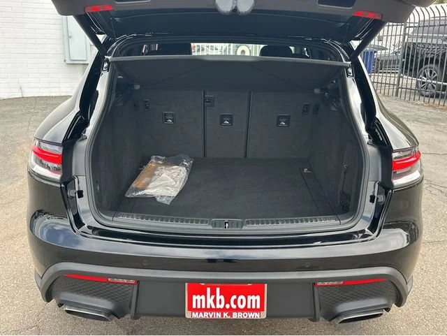 2023 Porsche Macan T - Photo 32