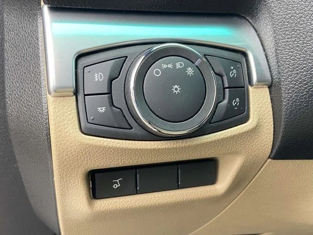 Used 2016 White Ford Limited image 17