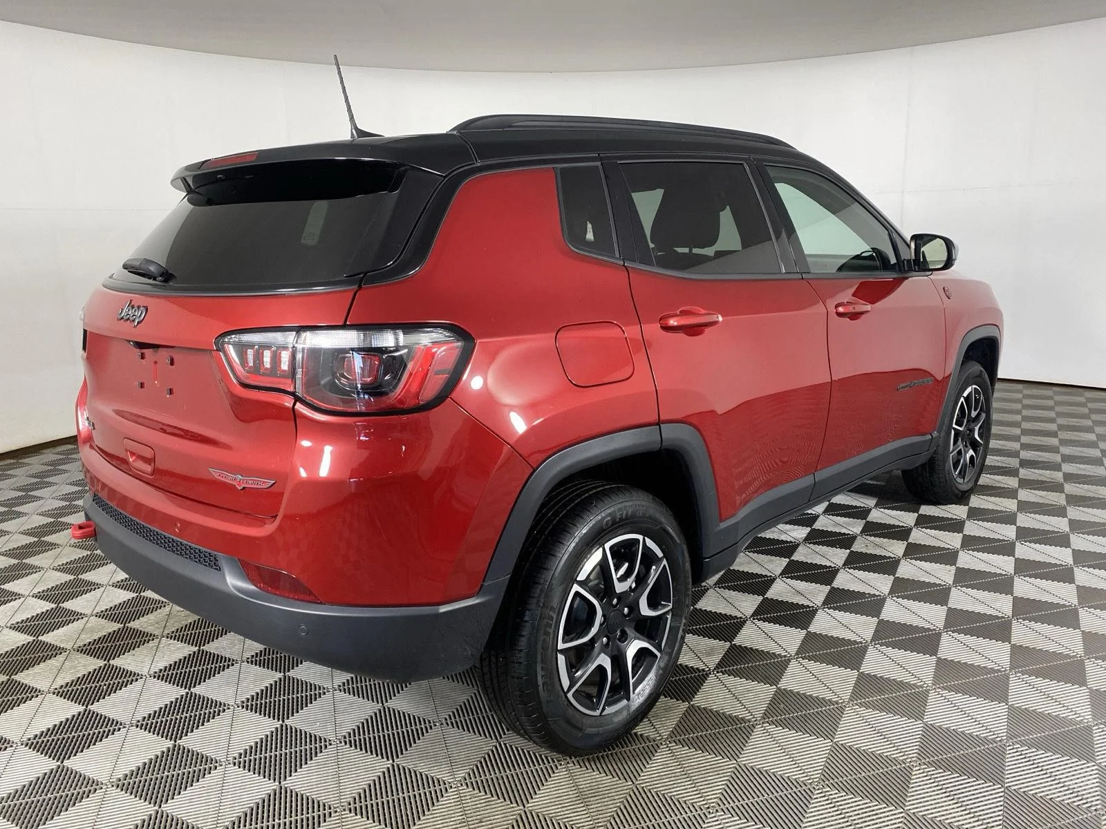 Used 2024 Red Hot Pearlcoat Jeep Trailhawk image 10