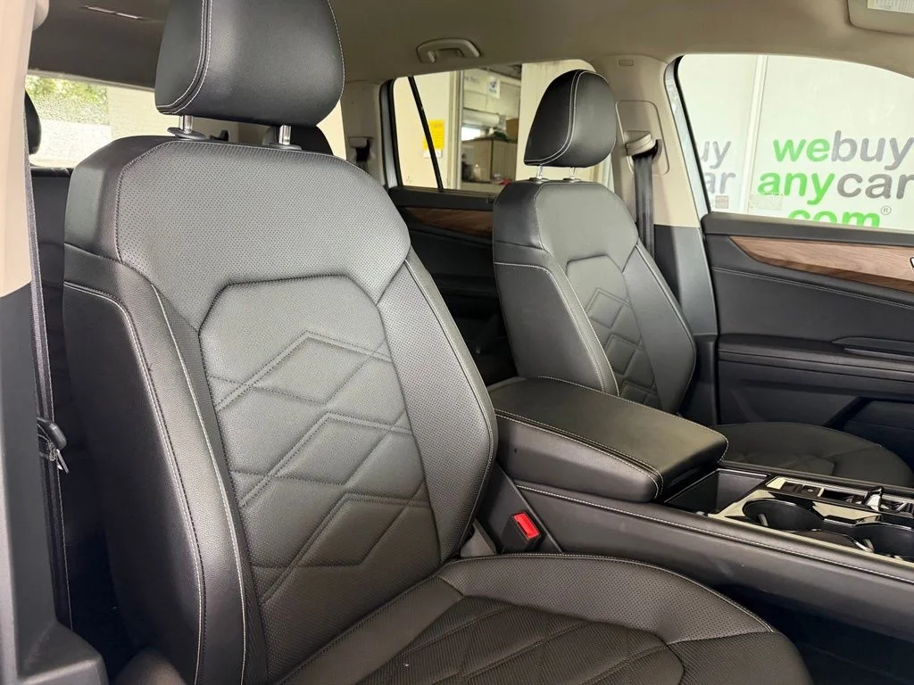 Used 2025 Gray Volkswagen 2.0T SE w/Technology image 22