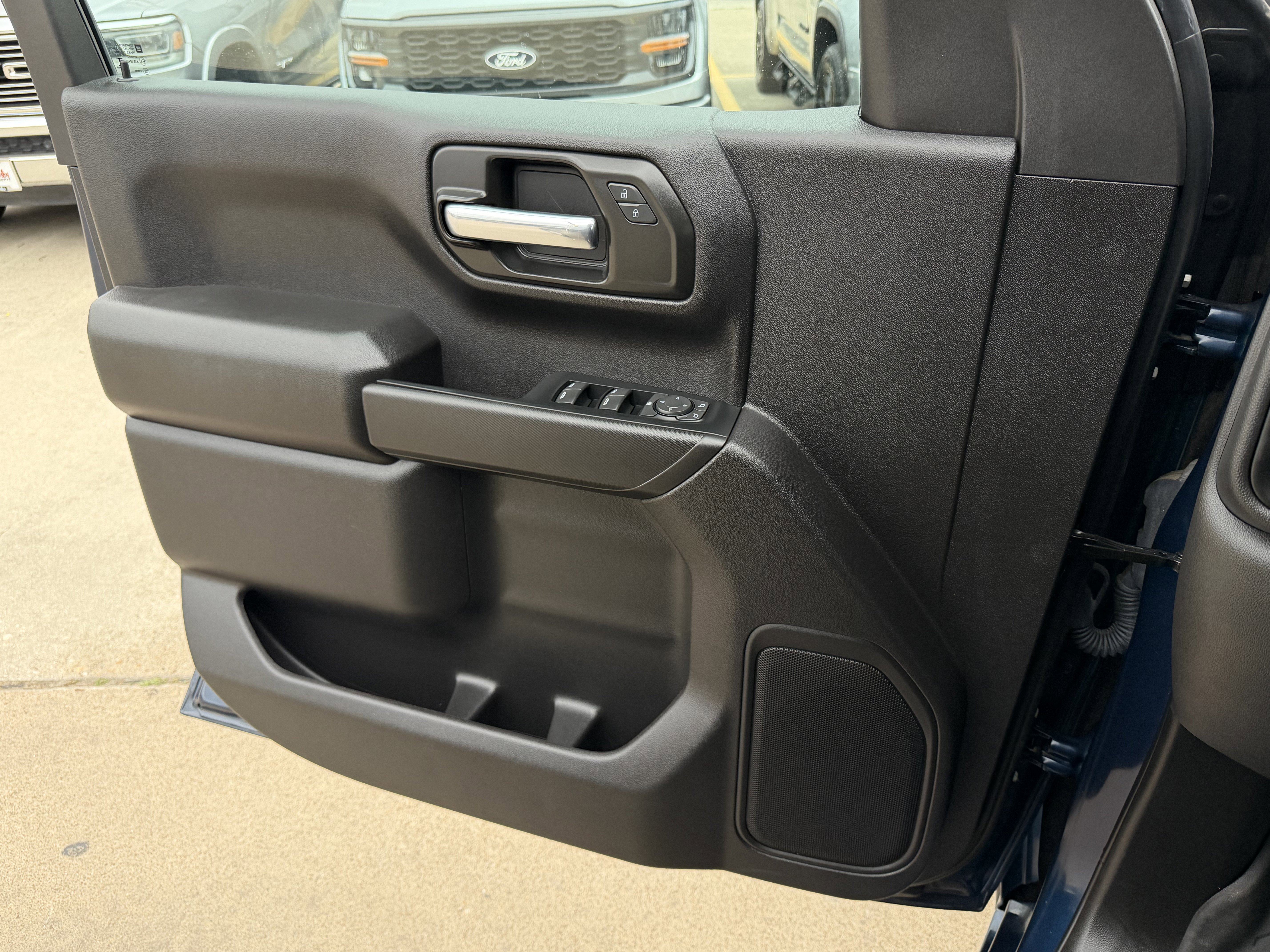Used 2023 Northsky Blue Metallic Chevrolet Custom image 28