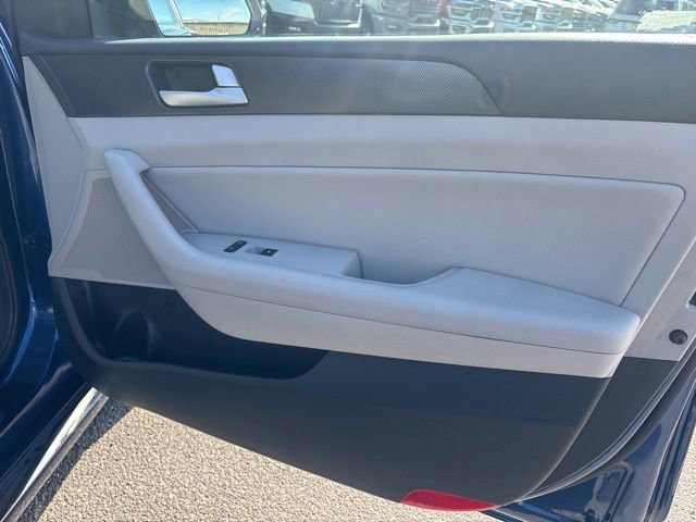 Used 2017 Lakeside Blue Hyundai Sport image 8