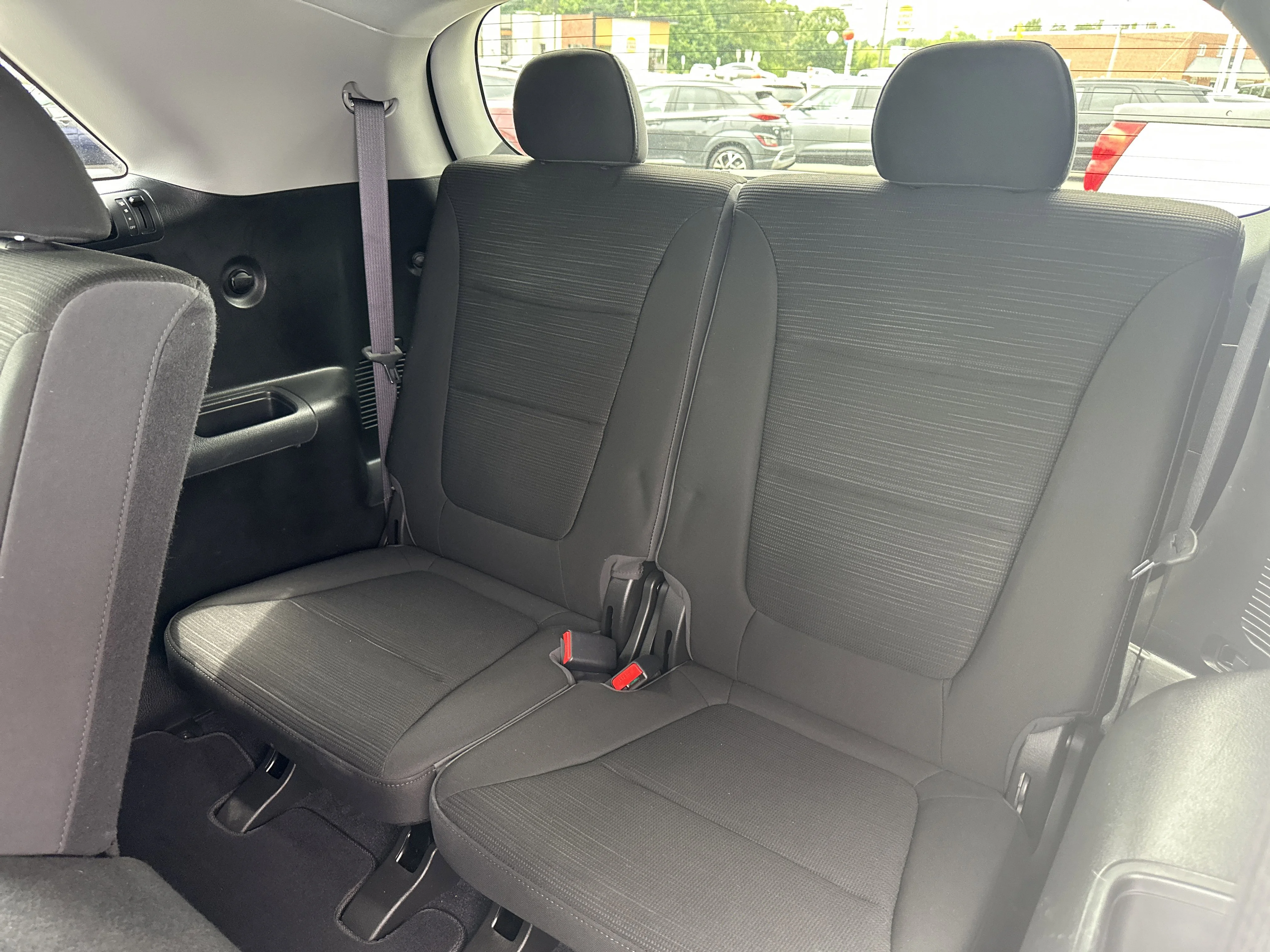Used 2015 Snow White Pearl Kia LX image 25
