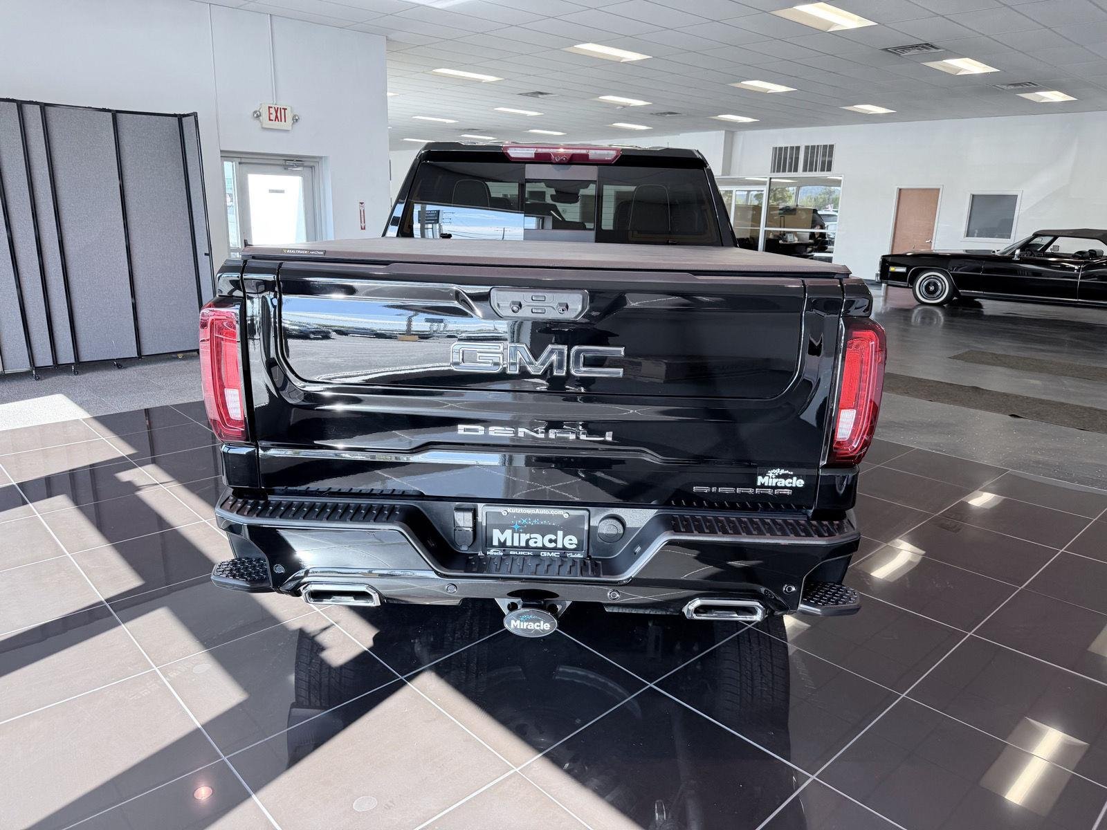 Used 2025 Onyx Black GMC Denali Ultimate image 15