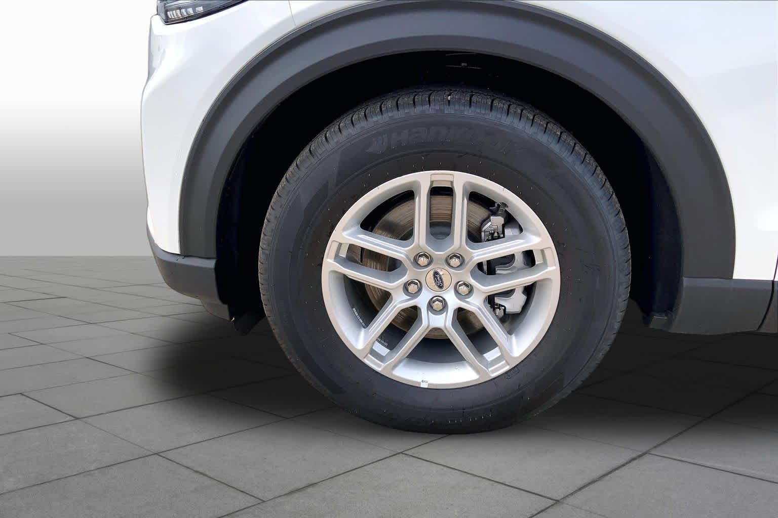 New 2026 Star White Metallic Tri-Coat Ford Active image 11